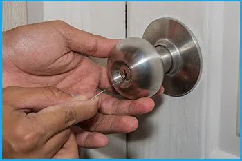 Lock Locksmith Services Germantown, OH 937-309-0635 - 14-unlock-door